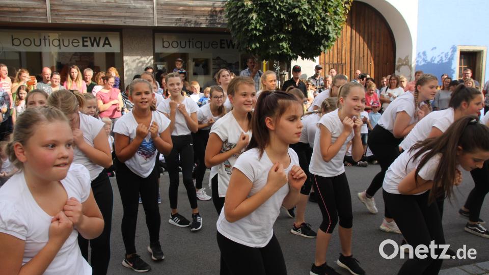 Gelungen: Die Auftritte der AWO-Tanzgruppe. Bild: frd