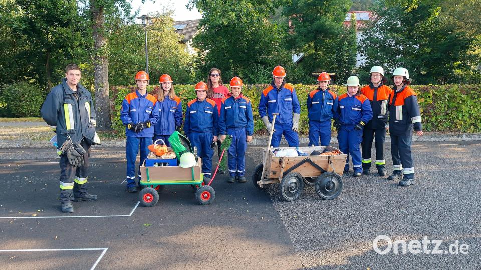 Nach dem Mittagessen gestärkt machten sich manche Gruppen gemeinsam auf den Weg zur zweiten Etappe. Bild: bsc