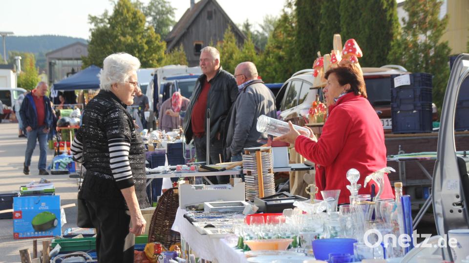 Auf dem Flohmarkt wurde gehandelt. Bild: frd