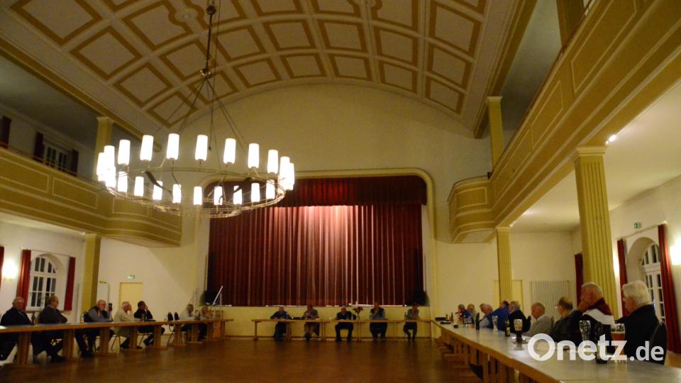 Der Evangelische Männerverein diskutiert über den Verkauf des Evangelischen Vereinshauses. Bild: Kunz