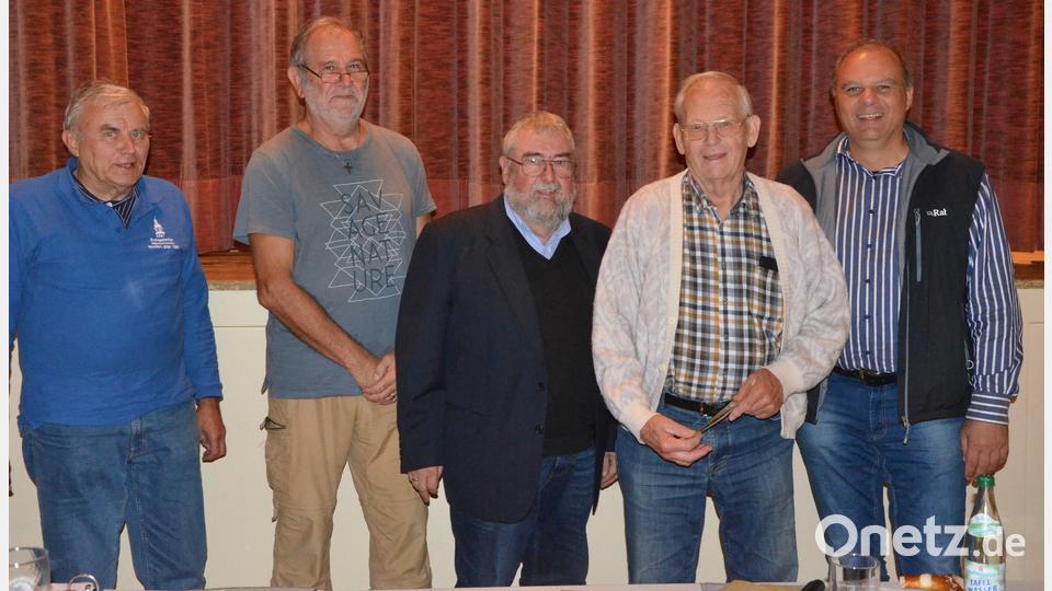 Der Evangelische Männerverein ehrt langjährige Mitglieder. Bild: Kunz
