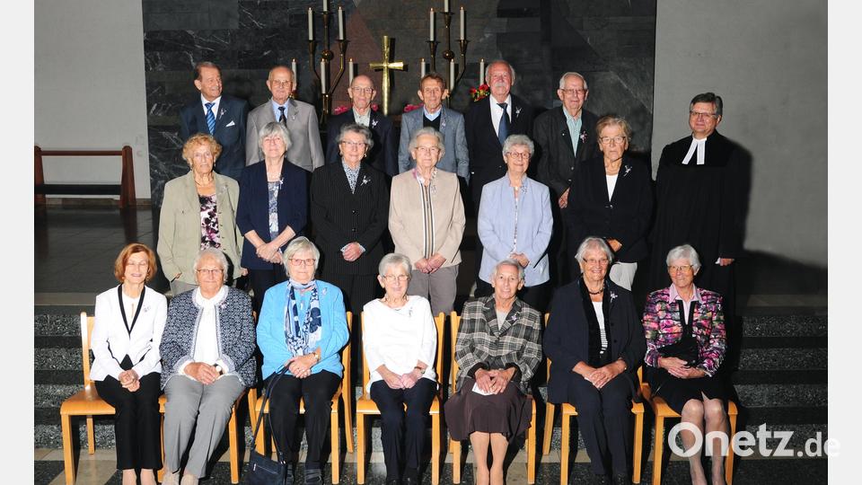 Die zweite Gruppe der Eisernen, Gnaden- und Eichen-Konfirmation. Bild: Foto Neuber