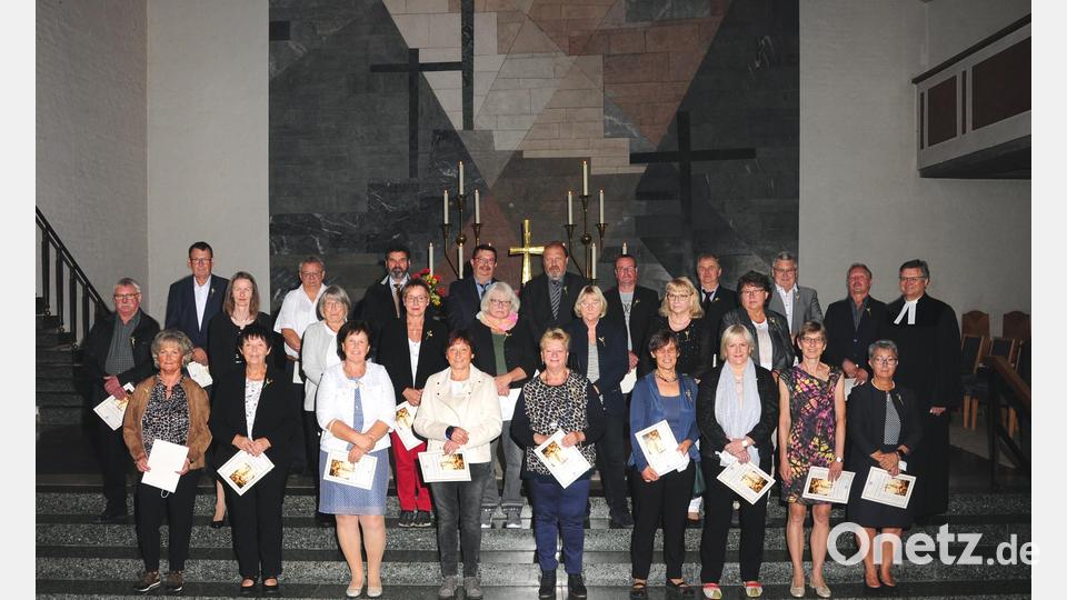 Die erste Gruppe bei der Goldenen Konfirmation. Bild: Foto Neuber