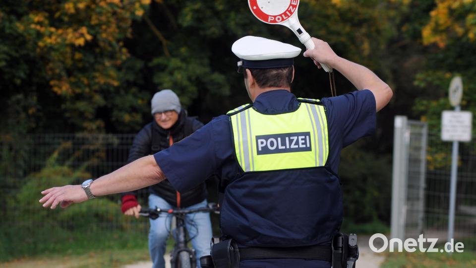 Halt Polizeikontrolle, heißt es derzeit im Stadtgebiet von Amberg und Sulzbach-Rosenberg für die Radfahrer. Zum Glück sind die meisten der Drahtesel aber völlig in Ordnung. Bild: Stephan Huber
