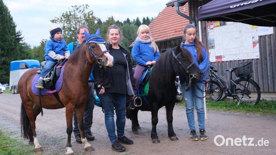 Sogar Ponys aus Heilinghaus mit KIndern auf dem Rücken waren bei der RAN-Aktion in Tännesberg beteiligt. Bild: exb/RAN