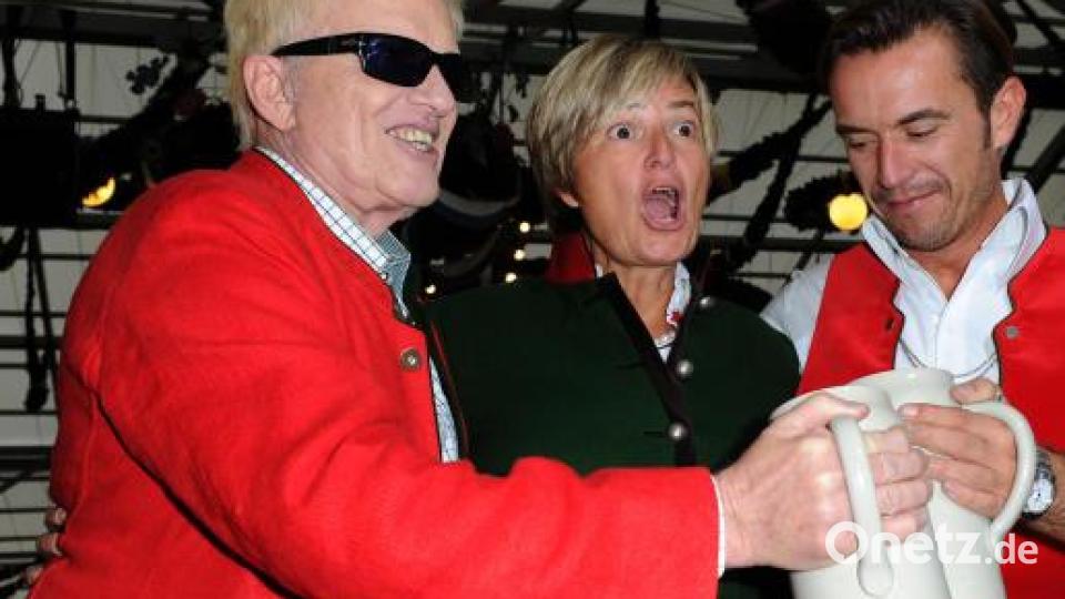 Volksmusiksänger Heino, Gloria Fürstin von Thurn und Taxis und der Sänger und Entertainer Florian Silbereisen feiern bei der Eröffnung des Oktoberfestes 2012. Bild: Ursula Düren/dpa