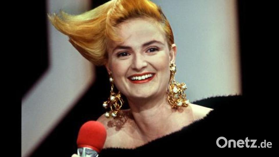 Gloria Fürstin von Thurn und Taxis mit punkiger Frisur 1988 bei einer Preisverleihung in Saarbrücken. Foto: Jörg Schmidt/dpa +++ dpa-Bildfunk +++ Bild: Jörg Schmidt/dpa