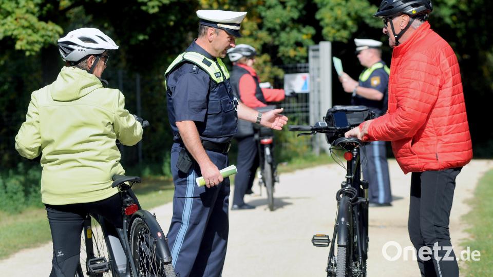 Halt Polizeikontrolle, heißt es derzeit im Stadtgebiet von Amberg und Sulzbach-Rosenberg für die Radfahrer. Zum Glück sind die meisten der Drahtesel aber völlig in Ordnung. Bild: Stephan Huber