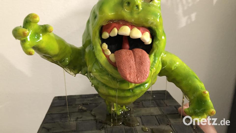Auch eine Tortenfigur: Der Slimer aus dem Film Ghostbusters. Man könnte ihn auch essen, er ist aus Fondant. Und der Schleim, der ihm vom Körper tropft, besteht aus geschmolzenen Gummibärchen. Bild: eik