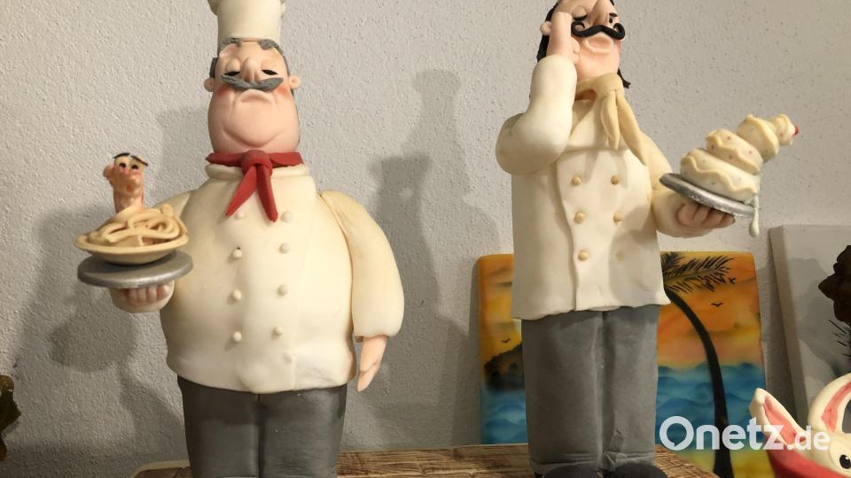 Die beiden Köche sind die ältesten noch erhaltenen Torten-Figuren, die Sebastian Kronseder modelliert hat. Bild: eik