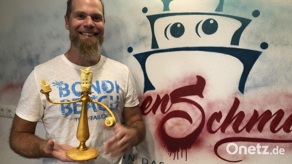 &quot;Das Auge isst mit&quot; bei Sebastian Kronseder. Deshalb liebt er es, seine Torten mit ausgefallenen Figuren zu dekorieren - wie zum Beispiel mit dem Leuchter &quot;Lumière&quot; aus dem Disney-Film &quot;Die Schöne und das Biest&quot;. Bild: eik