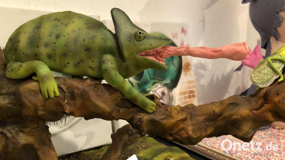 Der Gecko ist mit Sebastian Kronseder schon zu einer Ausstellung nach England geflogen. Die Transportkiste dafür zu bauen, damit das Zuckertier keinen Schaden nahm, war mehr Aufwand als das Modellieren. Bild: eik