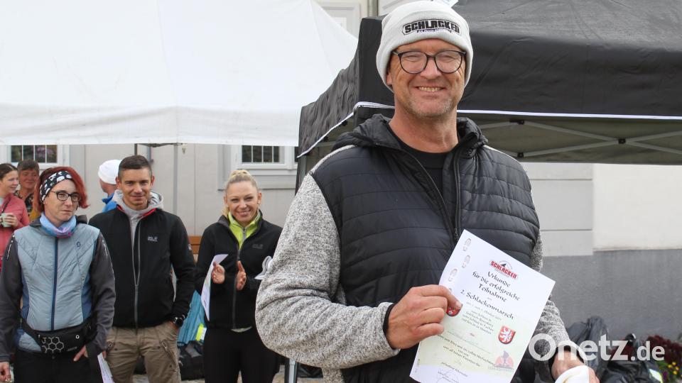 Graue Eminenz, weil die graue Mütze anzeigt, dass Frank Kokott bereits zweimal erfolgreich den Großen Schlackenmarsch absolviert hat. Bild: mfh