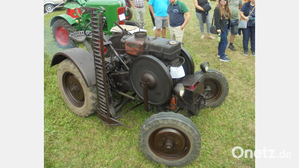 Bei den landwirtschaftlichen Fahrzeugen lenkte ein Fendt F 18 Baujahr 1941 alle Blicke auf sich, gestartet wurde dieser noch von Hand mit einer Kurbel. Bild: rfi
