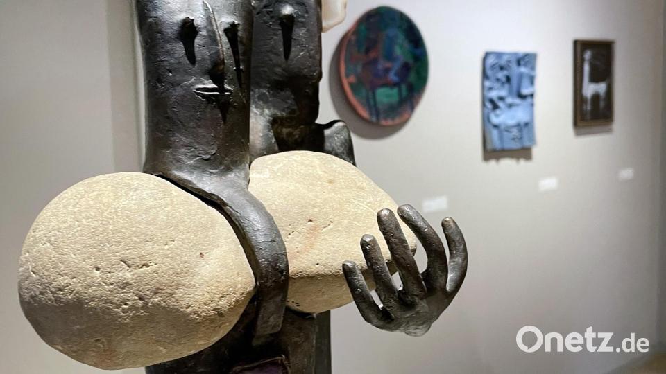 Ein Fabelwesen in der Ausstellung &quot;Peter Mayer - Totems und Fabelwesen - Reise ins Paradies&quot; in Landshut. Bild: Gerhard Götz