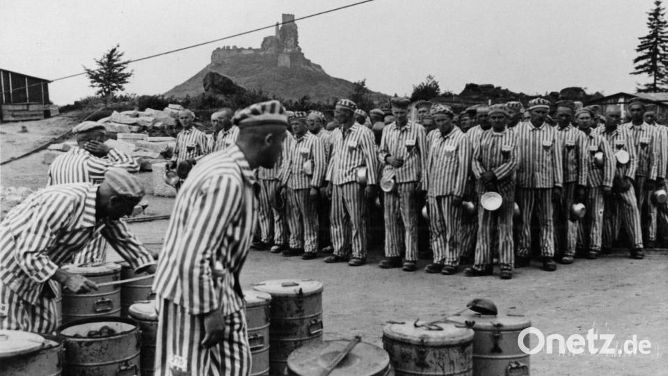 Essensappell im Steinbruch, SS-Foto von 1942. Bild: Niederländisches Institut für Kriegsdokumentation