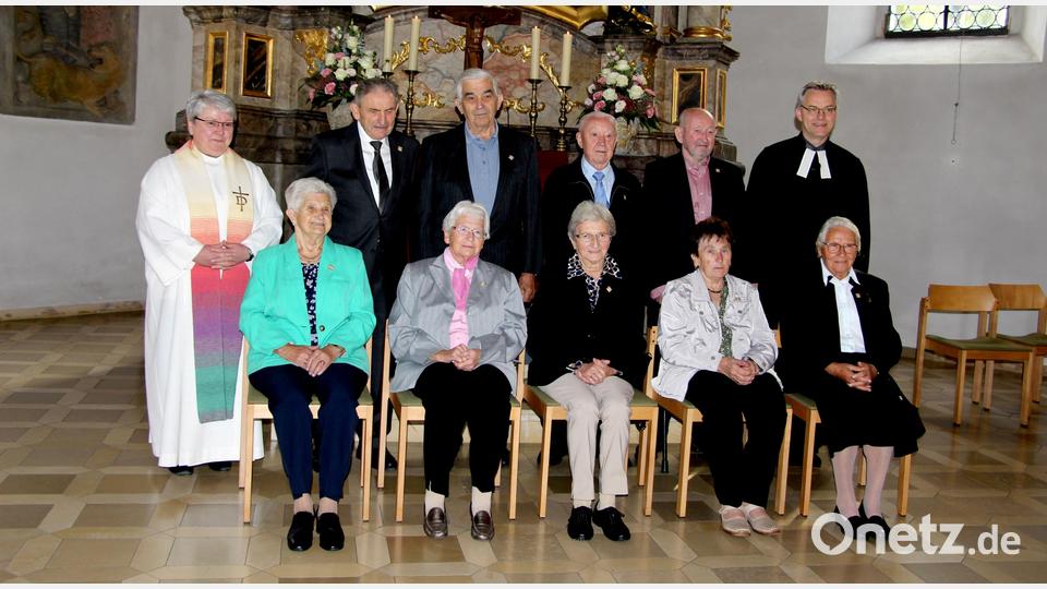 Diese Gruppe feierte die Eiserne Konfirmation aus dem Jahr 2020 nach. Bild: ds