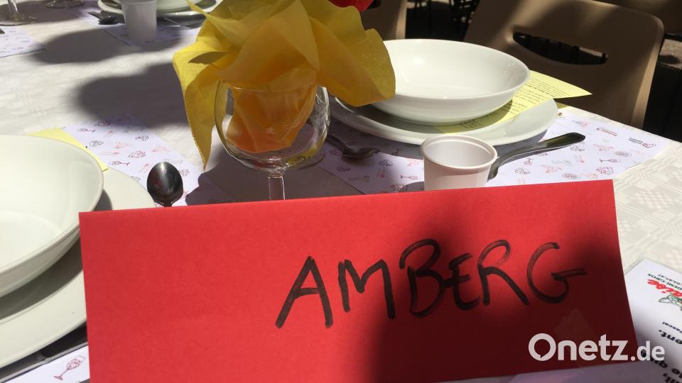 Als einzige Gruppe außerhalb Aquitaniens dürfen sich die Amberger in den Festzug einreihen. Bild: san