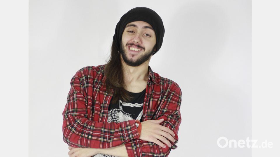Seit zwei Jahren ist Timur Turga fast blind. Er erzählt mit viel Humor über seine Begegnungen im Alltag. Bild: Timur Turga/exb