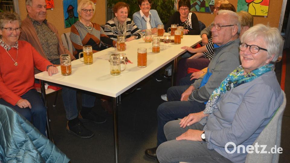 Die Besucher fühlten sich im Museumscafé bei Zoiglbier und deftigen Brotzeiten sichtlich wohl. Bild: jr