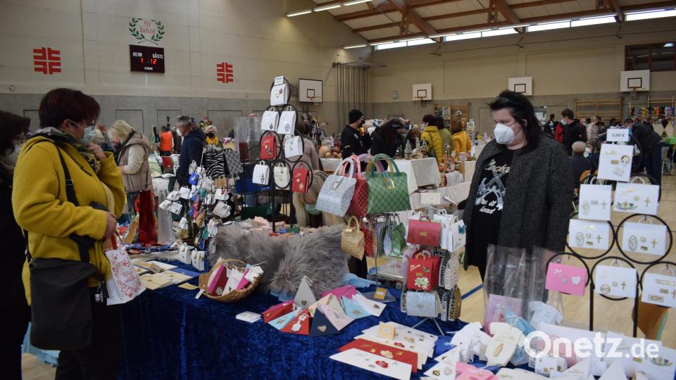 Zum Staunen und Schauen gab es viel beim Pfreimder Hobbykünstlermarkt. Bild: bnr