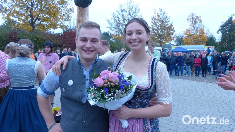 Antonia und Simon sind das neue Neudorfer Oberkirwapaar. Bild: hme