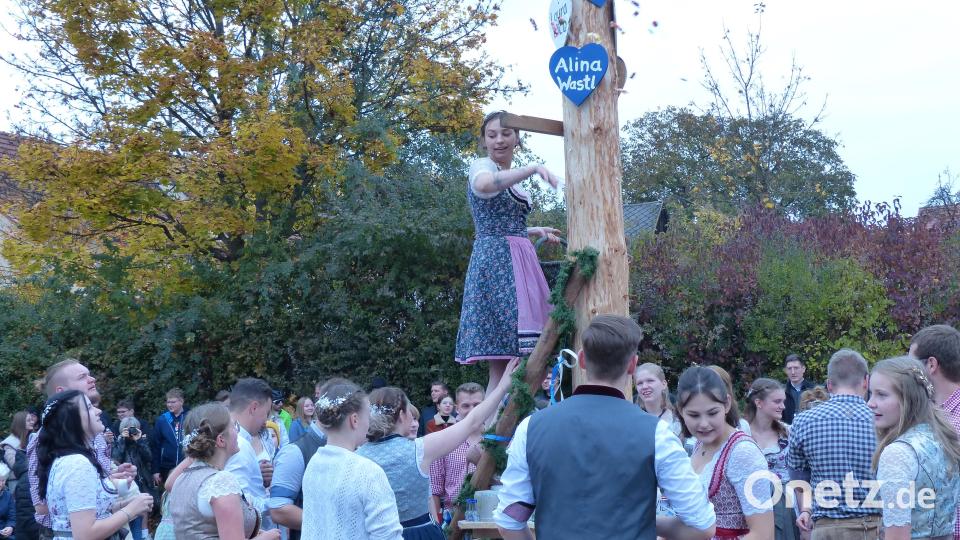 Antonia sorgte als erste Amtshandlung für eine Süßigkeitenregen. Bild: hme