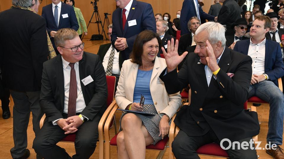 Prominente Gäste der jüdischen Gemeinde (von links): Oberbürgermeister Michael Cerny, Landtagspräsidentin Ilse Aigner und Ludwig Spaenle, Antisemistismusbeauftragter der Staatsregierung. Bild: Petra Hartl