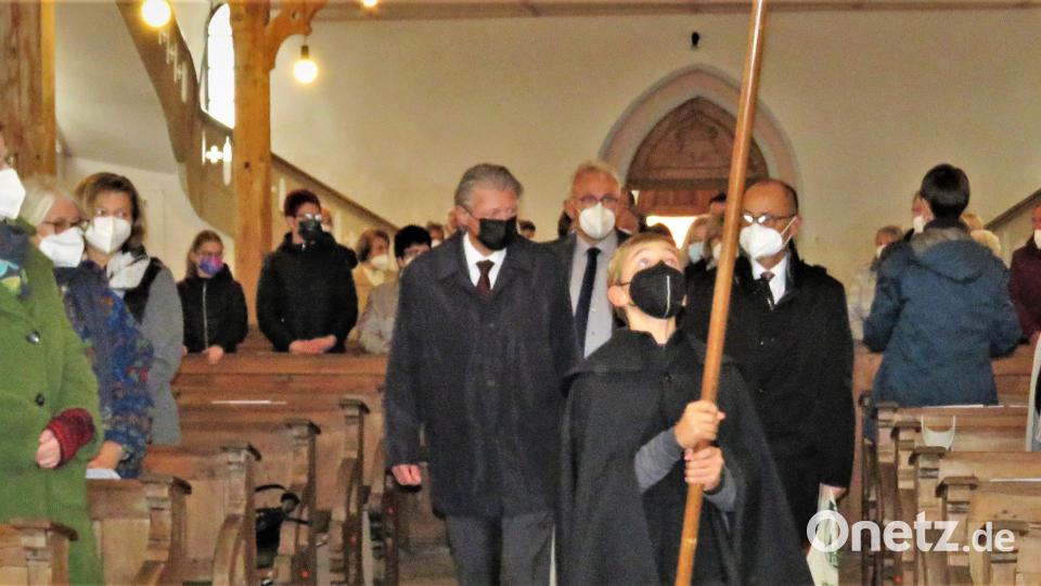 Am Kirchenzug nahmen auch viele Ehrengäste teil. Bild: ubb