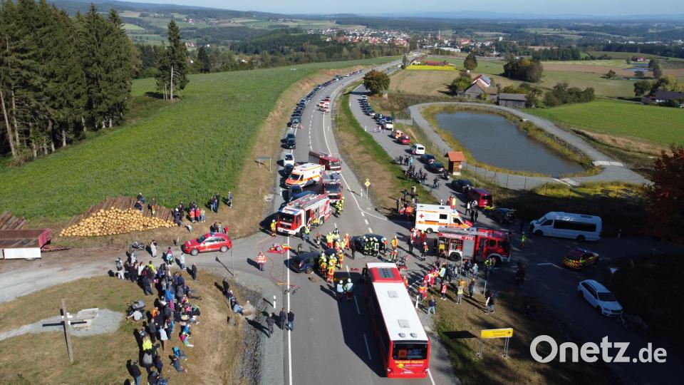 Einsatzübung auf der B 299 bei Erbendorf Bild: Gustl Beer