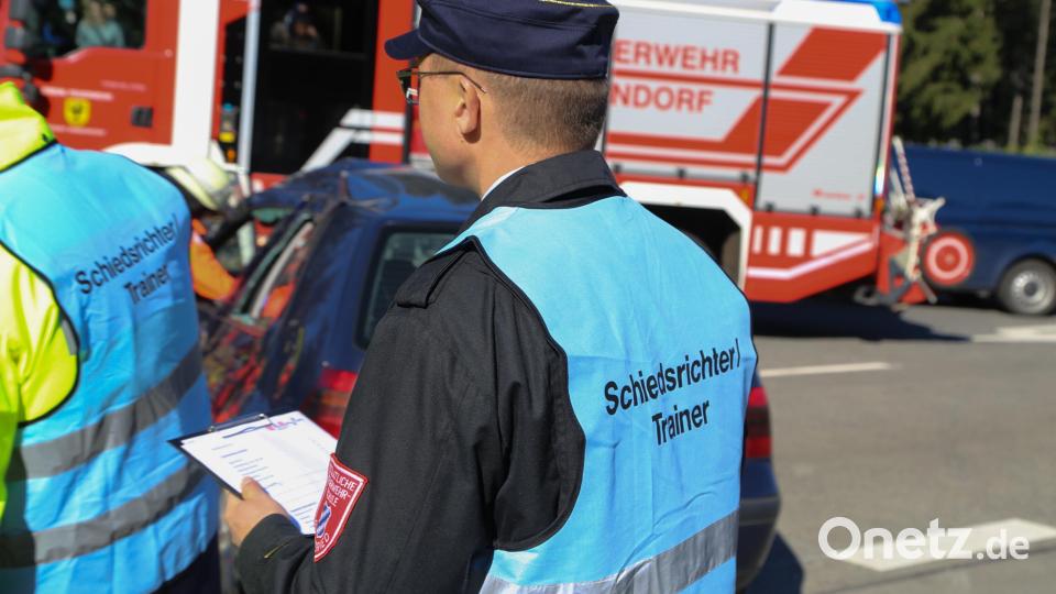 Einsatzübung auf der B 299 bei Erbendorf Bild: Roland Wellenhöfer