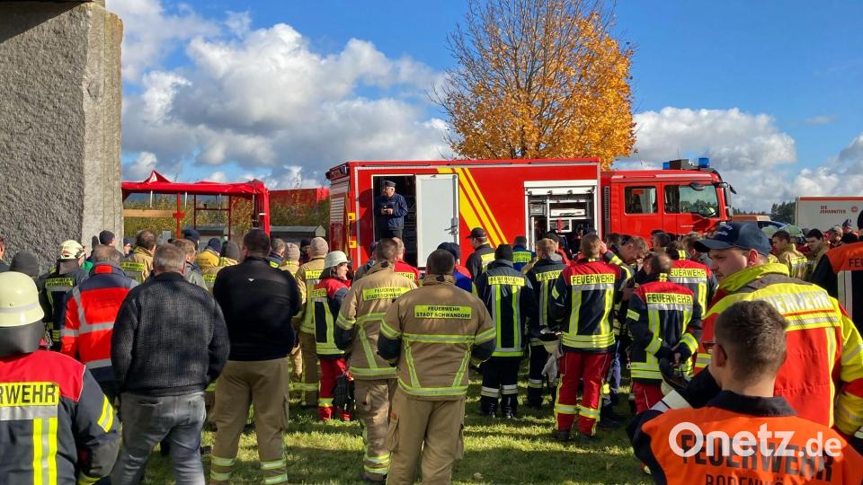 Abschlussbesprechung aller 25 Feuerwehren. Bild: Kreisbrandinspektion LKr. SAD - Pressestelle/ C. Raum