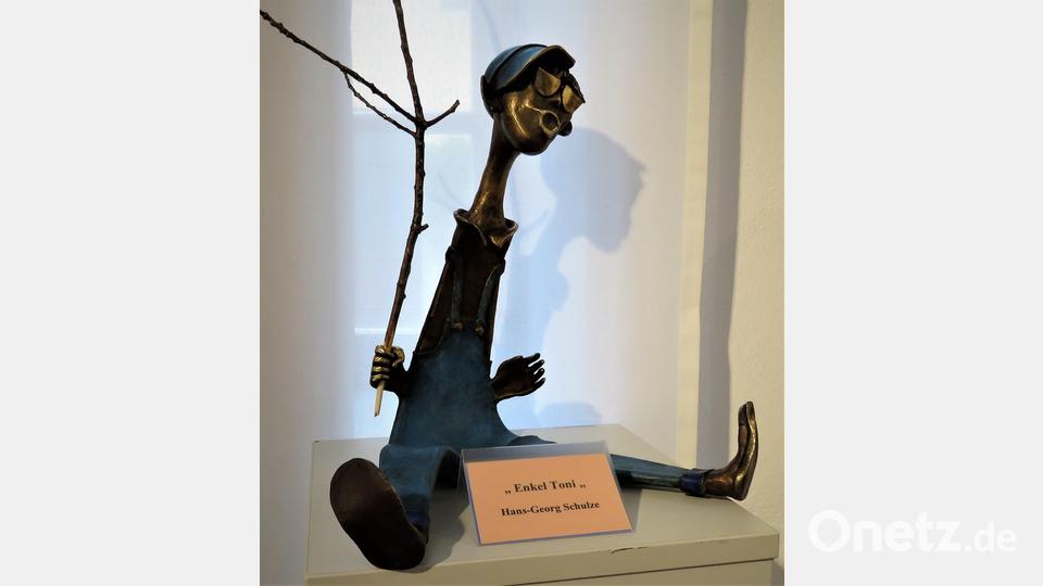 Immer zum Schmunzeln präsentieren sich Hans-Georg Schulzes Bronzefiguren. Diesmal hat er sein nettes Porträt &quot;Enkel Toni&quot; dabei. Bild: ubb