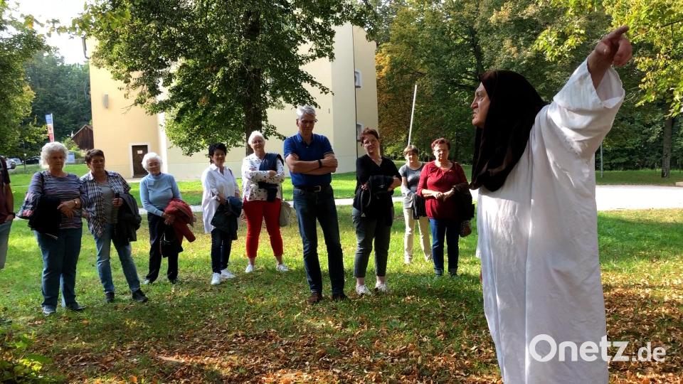Der Vilsfischer (Josef Moosburger) beklagt die Verhältnisse zu seiner Zeit. Bild: eik