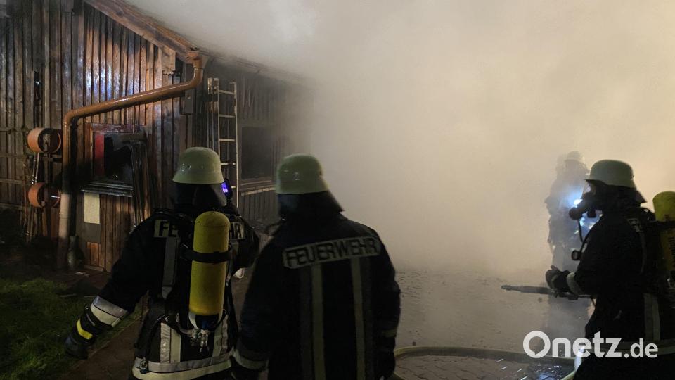 Bei einem Brand in Runding bei Cham ist eine Scheune völlig von den Flammen zerstört worden. Bild: Kreisbrandinspektion Cham/exb