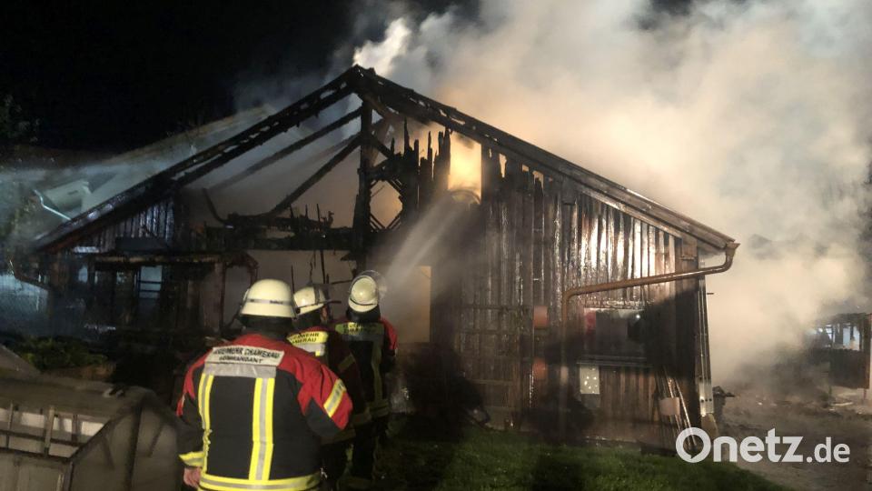 Bei einem Brand in Runding bei Cham ist eine Scheune völlig von den Flammen zerstört worden. Bild: Kreisbrandinspektion Cham/exb