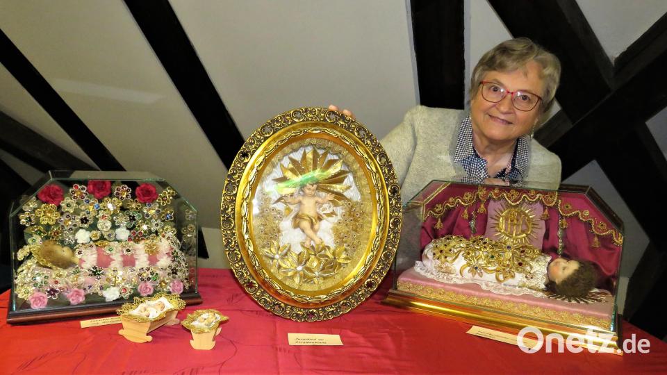 Die 70-jährige Anni Mark aus Wildenau ist eine wahre Künstlerin in Sachen Feinarbeit. Ihre Klosterarbeiten und Volkskunst-Exponate sind unter anderem aus spindeldünnem Draht teils gefertigt, den sie sogar manchmal in Verbindung mit Garn in Klöppelarbeiten einbindet. Ihre Ausstellung ist absolut sehenswert. Bild: ubb