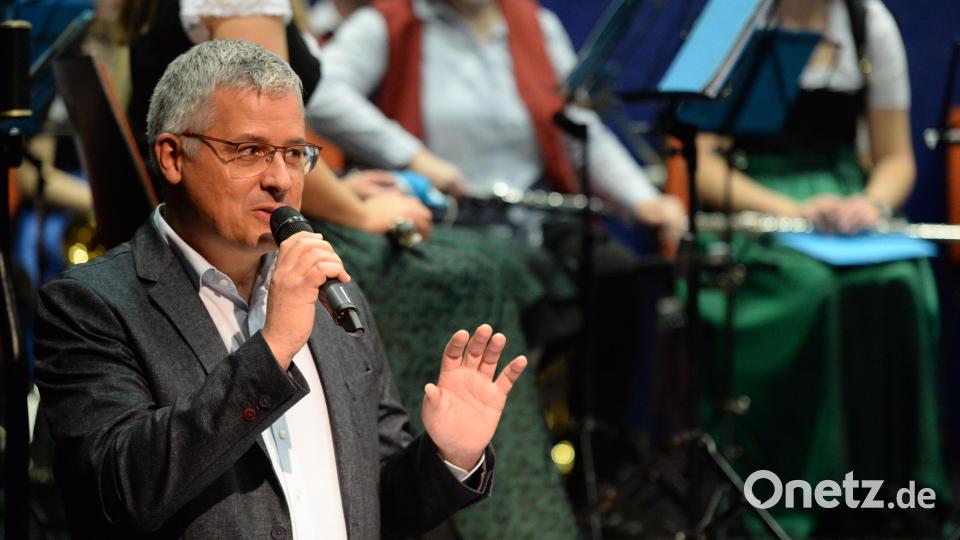 BezirksdirigentOberpfalz und Kreisdirigent Schwandorf
Anton Lottner überbrachte die Grußworte des Nordbayerischen Musikbundes. Bild: Andreas Brückmann
