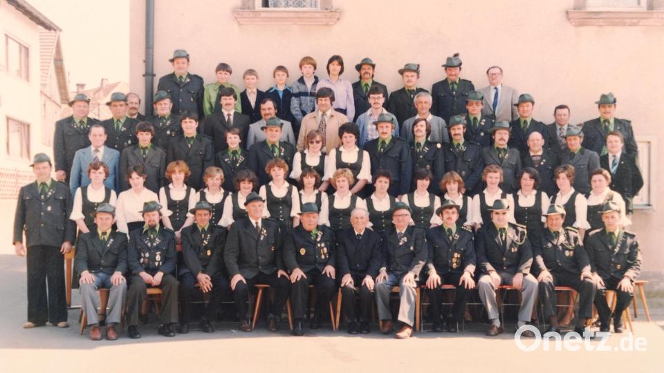 Gruppenbild zum 60. Jubiläum des Schützenvereins Einigkeit Hubertus Kastl. Bild: Archiv Schützenverein Hubertus Kastl/exb