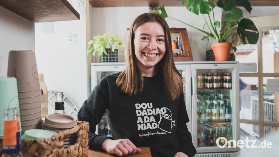 Nathalie Frouz, 21 Jahre, Azubi Medienkauffrau Digital und Print. &quot;Wir Azubis waren am Entwicklungsprozess von Anfang an maßgeblich beteiligt. Die eigene Kollektion zu tragen ist schon ziemlich cool.&quot; Bild: Lukas Meister