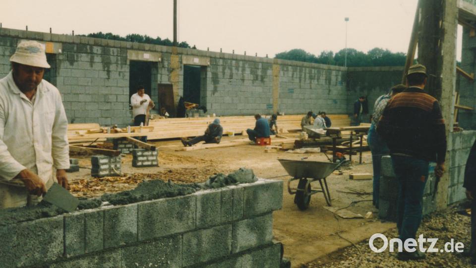 1986 begann der Bau des ersten Schützenhauses. Bild: Archiv Schützenverein Hubertus Kastl/exb