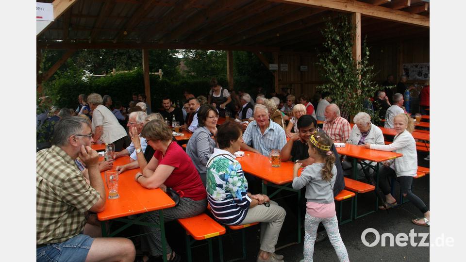 Besucher in Feierlaune. Bild: wro