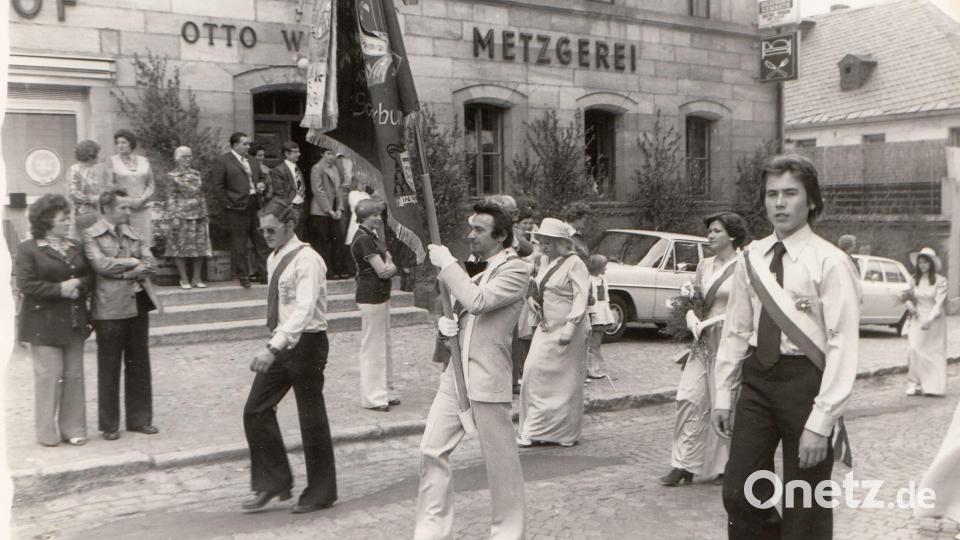 Die Fahnenabordnung des Sängerbundes beim 25. Jubiläum. Bild: Archiv Sängerbund Kulmain/exb