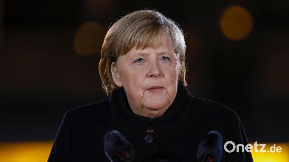 Bundeskanzlerin Angela Merkel (CDU) hält bei ihrer Verabschiedung durch die Bundeswehr eine Rede. Mit einem Großen Zapfenstreich wird Kanzlerin Merkel gegen Ende ihrer Regierungszeit nach 16 Jahren im Bendlerblock verabschiedet. Bild: Odd Andersen/dpa