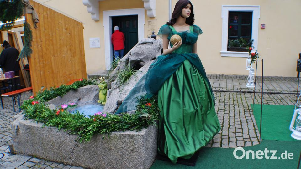 Die neue Märchengruppe &quot;Froschkönig&quot; zog die Besucher in ihrem Bann Bild: enz