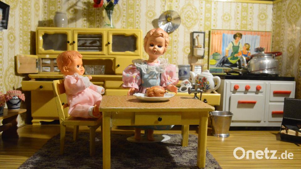 Einblicke in eine Puppenküche sind am Pleysteiner Marktplatz auch möglich. Bild: bey