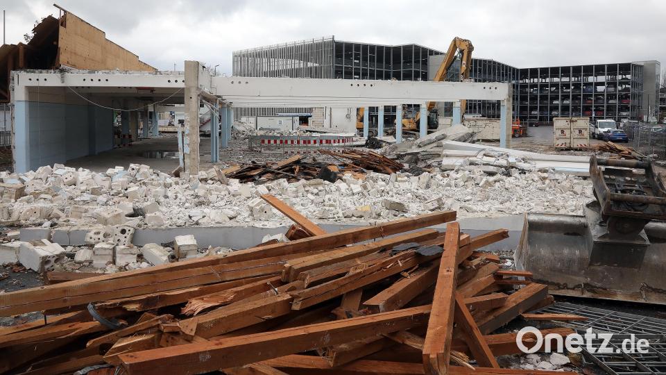 Der Getränkemarkt an der Regensburger Straße ist verschwunden. Bild: Wolfgang Steinbacher