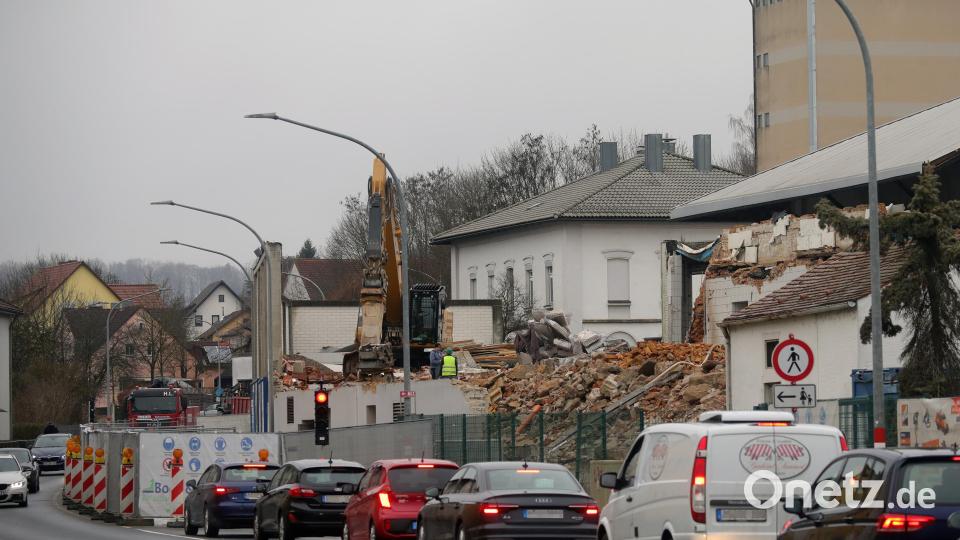 Dieselbe Stelle, zwei Wochen später: Den Schlachthof-Turm gibt es nicht mehr. Und auch die anderen Gebäudeteile entlang der Schlachthausstraße sind inzwischen schon weitgehend abgerissen. Bild: Wolfgang Steinbacher