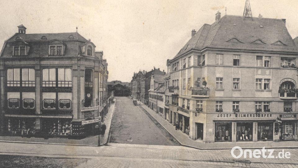 An der Kreuzung Sedanstraße/Wörthstraße, am heutigen Issy-les-Moulineaux-Platz, befanden sich zwei der größten jüdischen Geschäfte in Weiden: die Kaufhäuser Max Krell und Josef Wilmersdörfer. Bild: Stadtarchiv Weiden