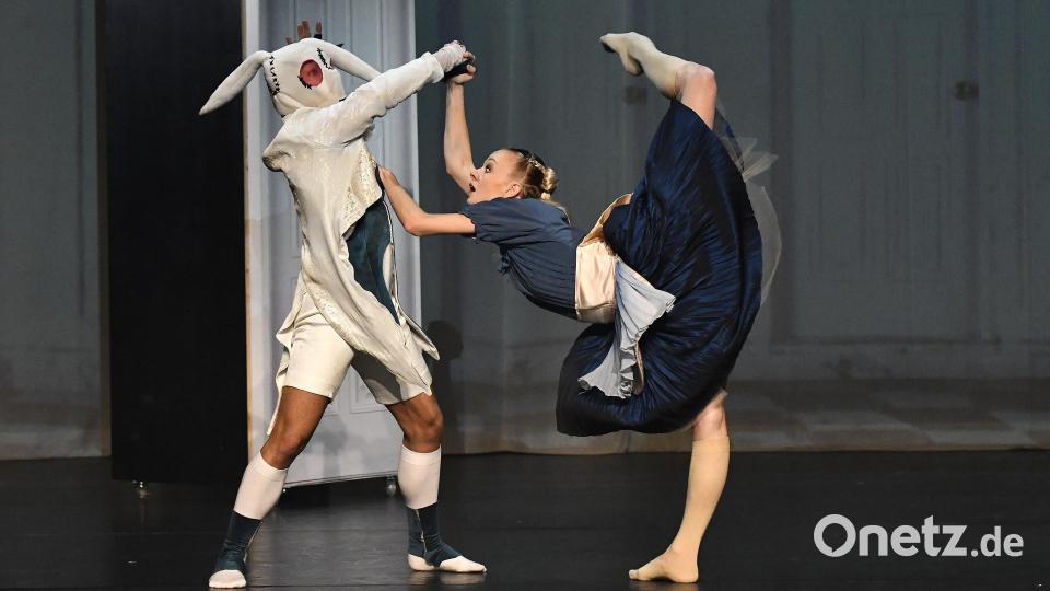 Alice im Wunderland - ein Ballett von Stéphen Delattre nach dem Roman von Lewis Carroll - begeisterte in der Produktion der Delattre Dance Company, Mainz, die Besucher im Stadttheater Amberg. Bild: Petra Hartl